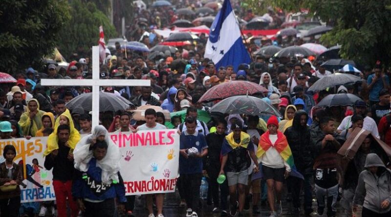 Migrantes salen en caravana del sur de México con rumbo a EEUU