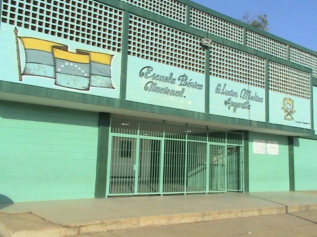 Emblemática Unidad educativa Isaías Medina Angarita arriba a 64 años