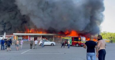 Al menos 10 muertos y más de 40 heridos en ataque con misil en centro comercial de Ucrania