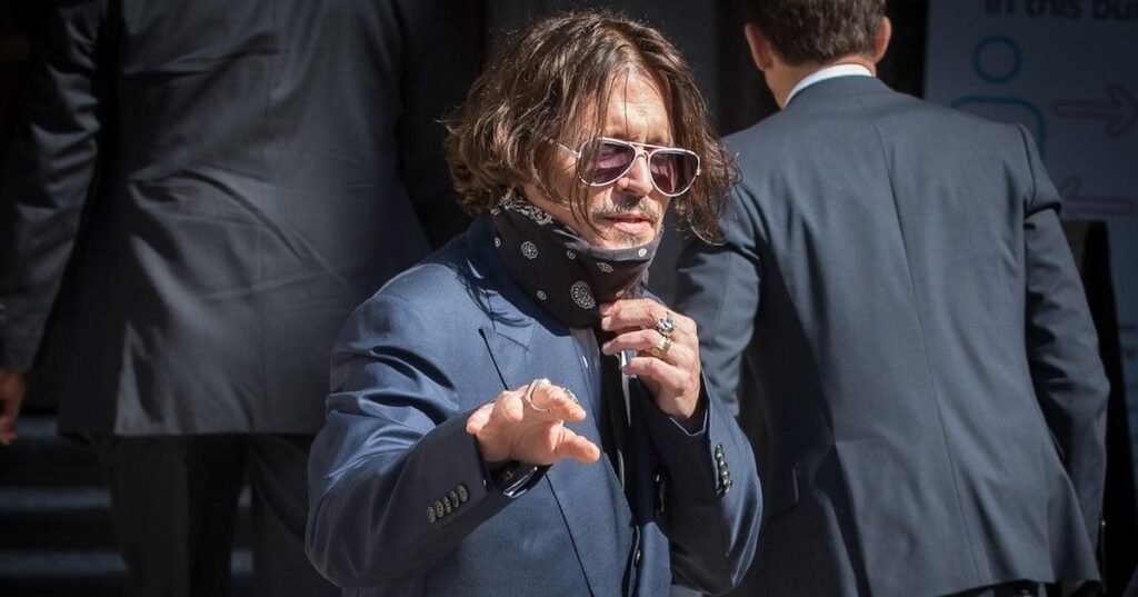Disney da marcha atrás y vuelve a usar la imagen de Johnny Depp