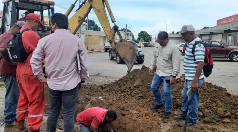 Solventaron problema de aguas servidas en calle Páez con Isaías Medina Angarita de Barrio Libertad