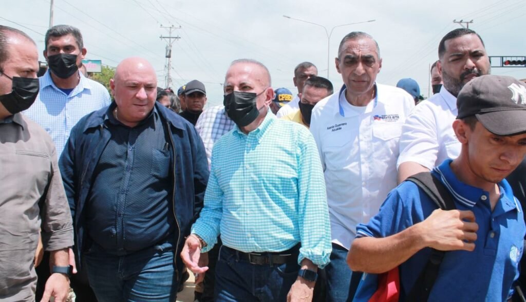 Gobernador Rosales y Alcalde de Cabimas inauguran obras en el sector "El Martillito"