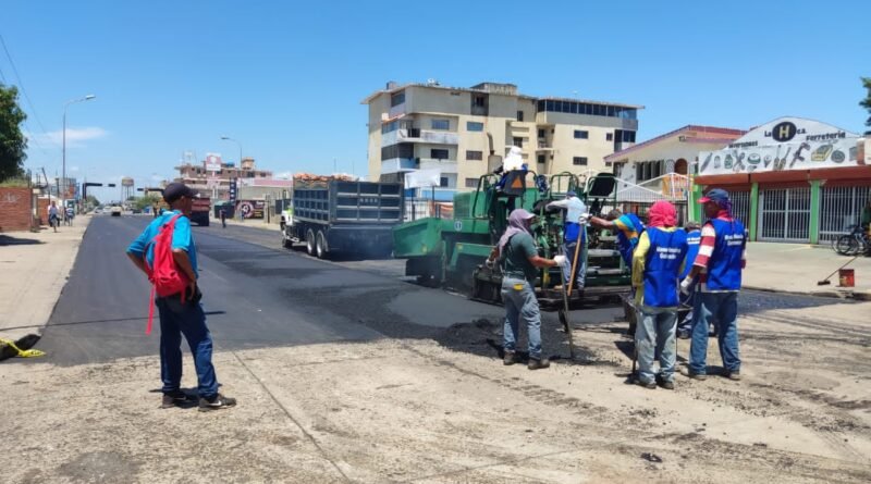 Alcaldía y Gobernación del Zulia siguen con la recuperación de la carretera "H"