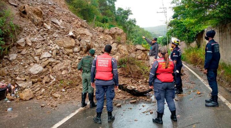 Gobierno activa Centro de Control para atender emergencias por fuertes lluvias