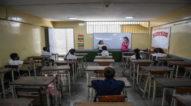 Colegios privados inician actividades administrativas el 19 de septiembre
