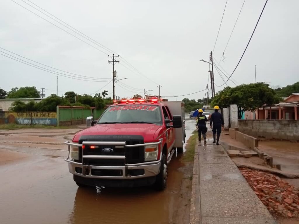 Cuerpos de Seguridad atienden emergencias en Miranda por lluvias