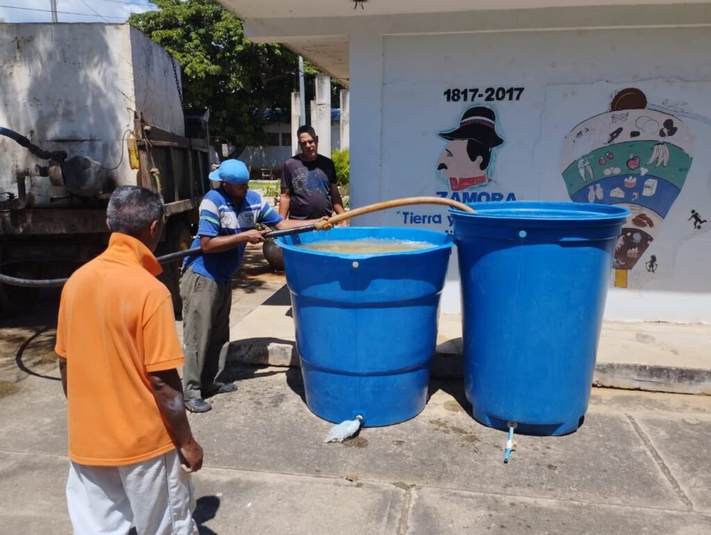 Alcaldía suministra agua gratuita a sectores educativos, de salud, seguridad y comunidades en Cabimas