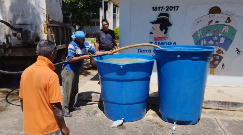 Alcaldía suministra agua gratuita a sectores educativos, de salud, seguridad y comunidades en Cabimas