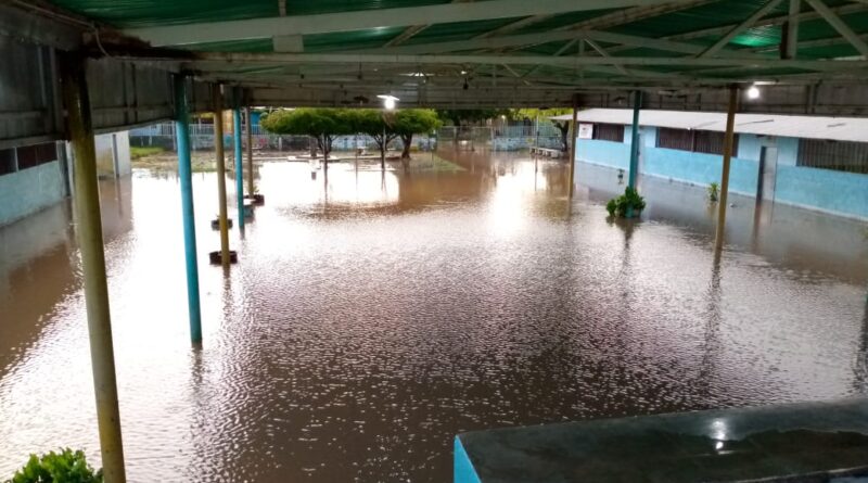 Lluvias de este lunes colapsaron al municipio Valmore Rodríguez