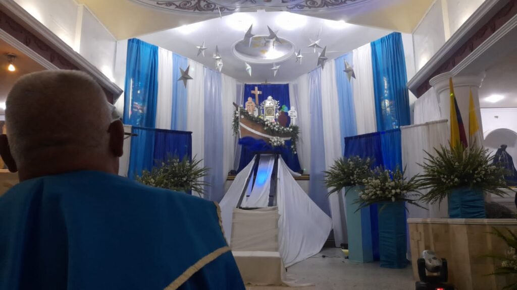 Virgen del Rosario del Paraute bajó de su nicho para reencontrarse con los lagunillenses