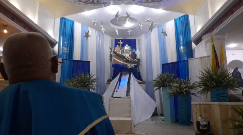 Virgen del Rosario del Paraute bajó de su nicho para reencontrarse con los lagunillenses