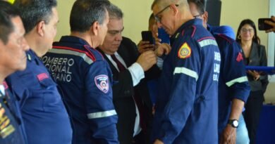 Alcalde Mosquera encabezó ascensos en el Cuerpo de Bomberos de Lagunillas