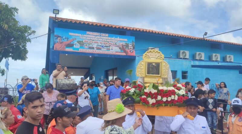 Con gaitas y chimbangles los mirandinos recibieron a La Chinita