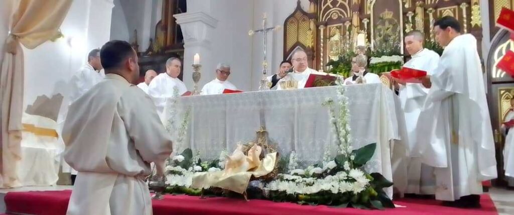 Celebran en municipio Miranda misa en honor a la Virgen de Altagracia