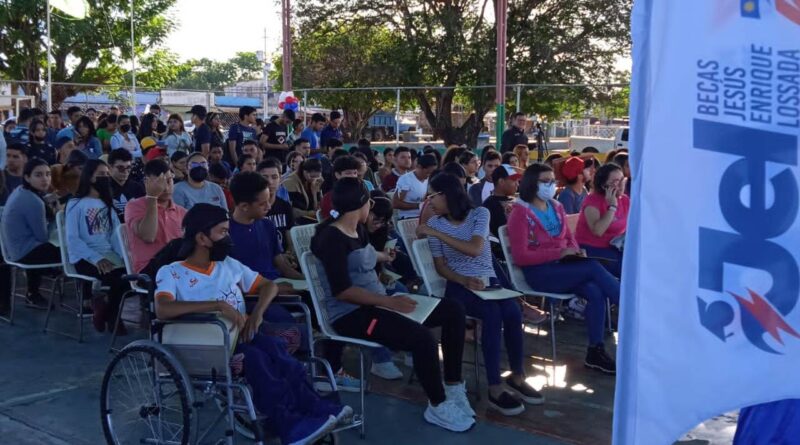 Gran afluencia de jóvenes valmorenses para el  censo de becas JEL