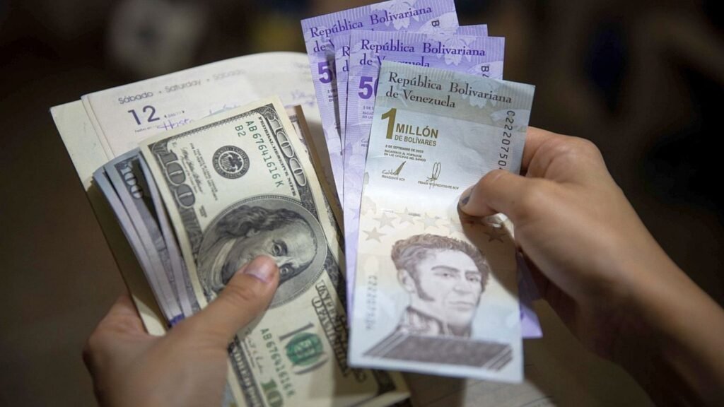 Bolívar se devaluó 6,8 % frente al dólar este jueves 8-D