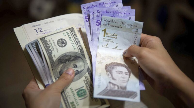 Bolívar se devaluó 6,8 % frente al dólar este jueves 8-D