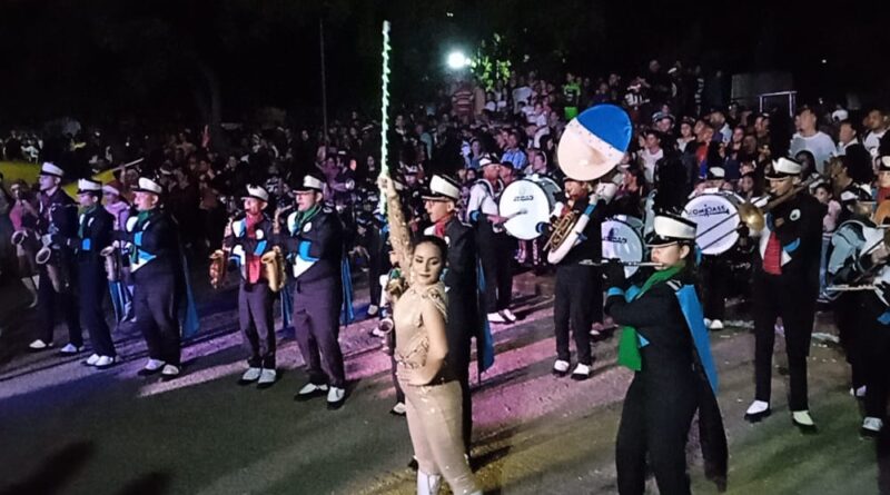 Deslumbrante desfile inaugural por I Feria Bolivariana en Miranda