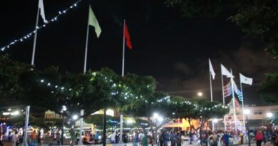 Entre sonrisas y alegrías encienden la navidad en la Plaza Bolívar de Cabimas