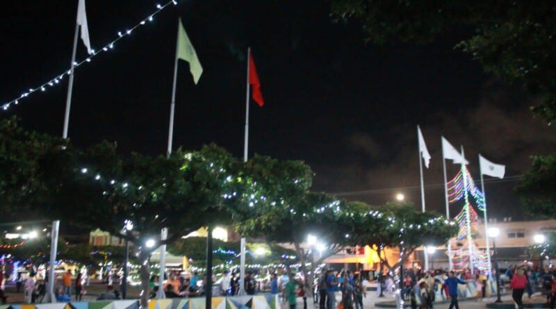 Entre sonrisas y alegrías encienden la navidad en la Plaza Bolívar de Cabimas