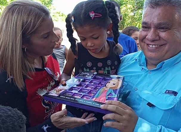 Alcaldía de Lagunillas entregó 10 mil juguetes en 60 sectores en esta navidad