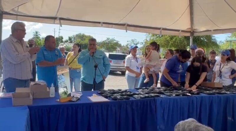 Alcalde Mosquera entregó 200 lentes correctivos en la parroquia Venezuela