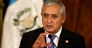 En Guatemala condenan a 16 años de prisión a expresidente Otto Pérez