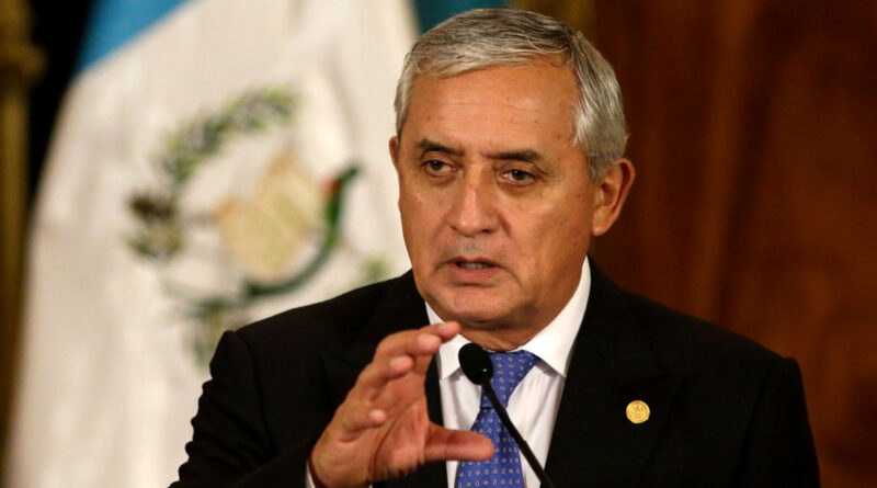 En Guatemala condenan a 16 años de prisión a expresidente Otto Pérez