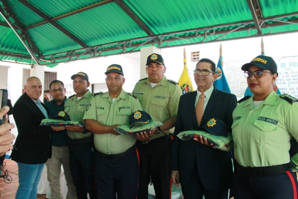 Alcalde Nabil Maalouf entregó uniformes y equipos a funcionarios de Policabimas