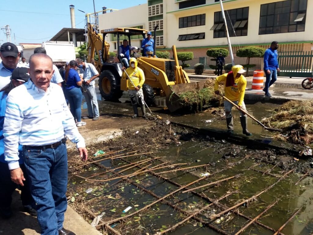Gobernador Rosales inició trabajos de recuperación de la Av. Los Haticos