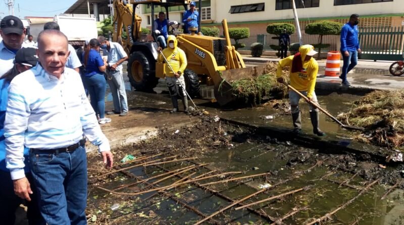 Gobernador Rosales inició trabajos de recuperación de la Av. Los Haticos