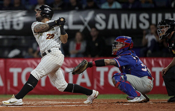 Leones venció 6-5 a Tiburones en inicio del Round Robin