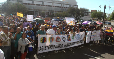 Maestros zulianos protestaron este lunes 30-E por mejoras salariales