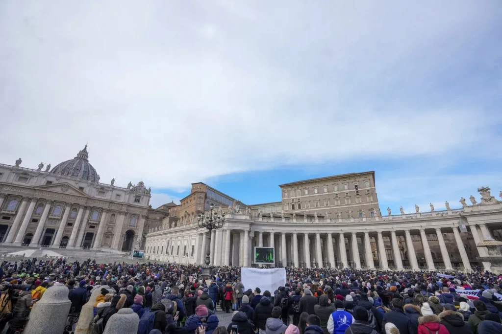 Papa Francisco invitó a orar para que cesen actos de violencia en Perú