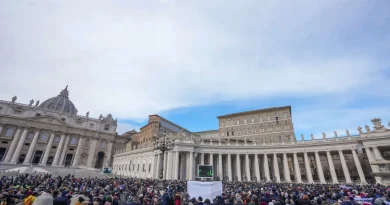 Papa Francisco invitó a orar para que cesen actos de violencia en Perú