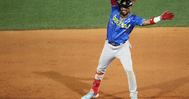 Leones viniendo de atrás venció 8-6 a Curazao. Hoy enfrenta a Colombia