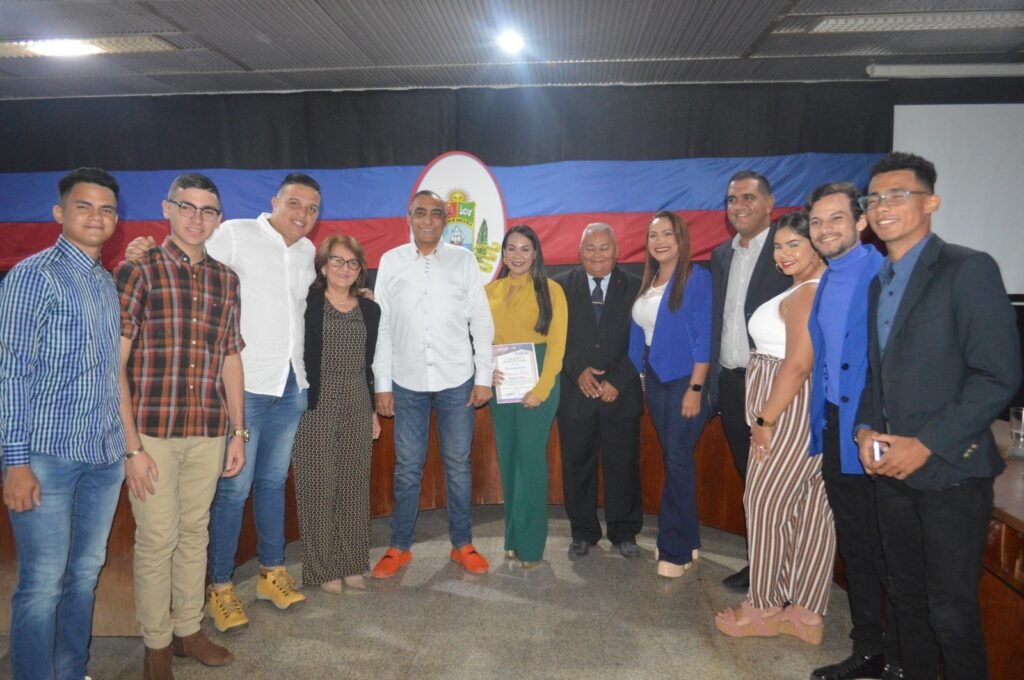 Rinden homenaje a los jóvenes con sesión solemne en Santa Rita