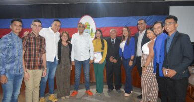 Rinden homenaje a los jóvenes con sesión solemne en Santa Rita