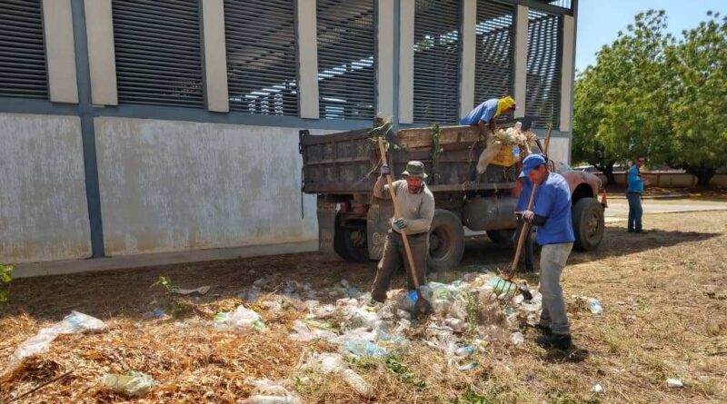 Realizan operativo de limpieza en el Polideportivo Sierra Maestra