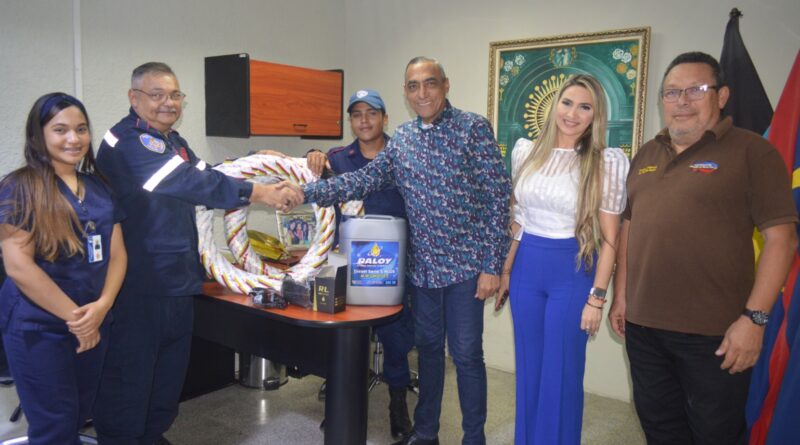 Alcalde Guerrero entregó material para unidades del Cuerpo de Bomberos
