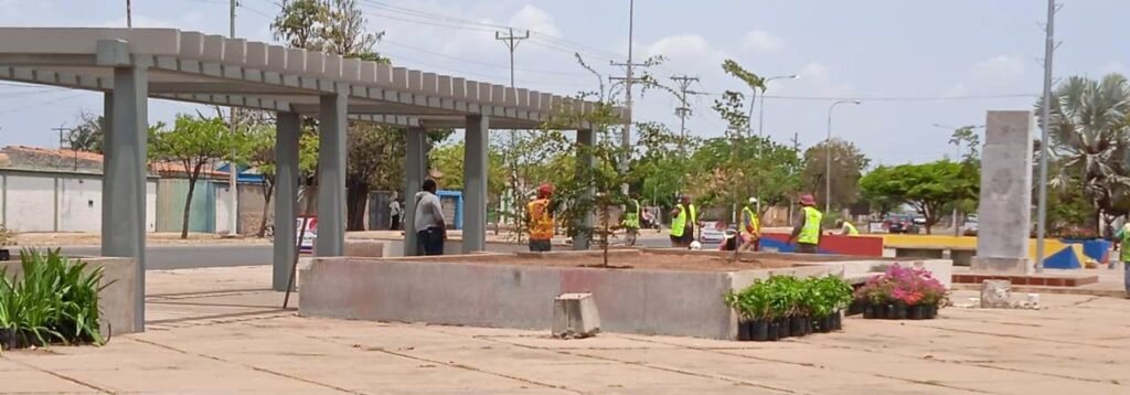 Avanzan trabajos de remodelación de la Plaza Pedro Lucas Urribarrí
