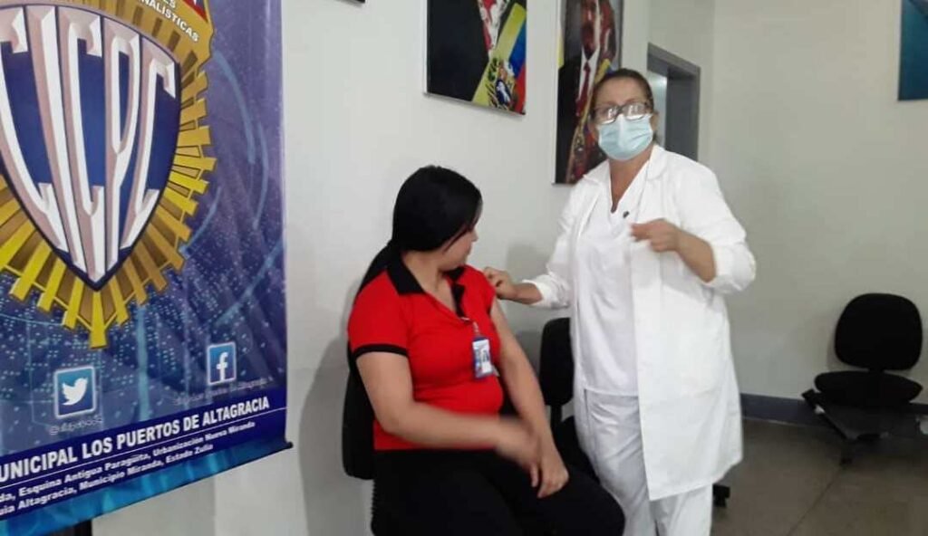 Realizan Jornada de Vacunación contra Covid-19 y Difteria en el CICPC sede Los Puertos