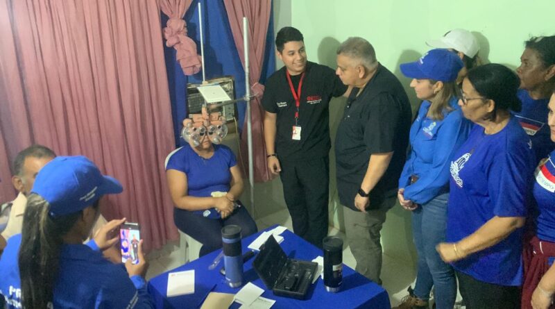Alcaldía de Lagunillas atendió 150 personas con jornada de lentes en El Danto