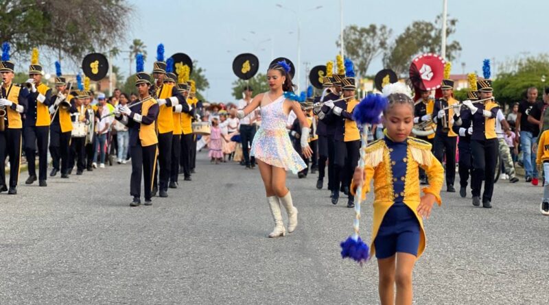 Con desfile iniciaron fiestas patronales en honor a la Virgen de Fátima en Santa Rita
