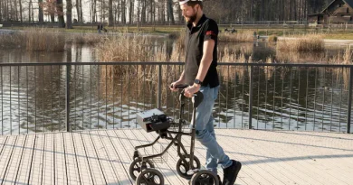 Hombre tetrapléjico vuelve a caminar gracias a la tecnología