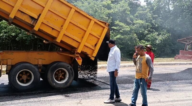 Iniciaron trabajos de asfaltado de la carretera San Pedro-Lagunillas