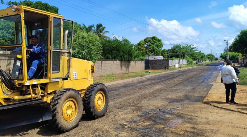 Continúa plan de mejora vial en el municipio Valmore Rodríguez