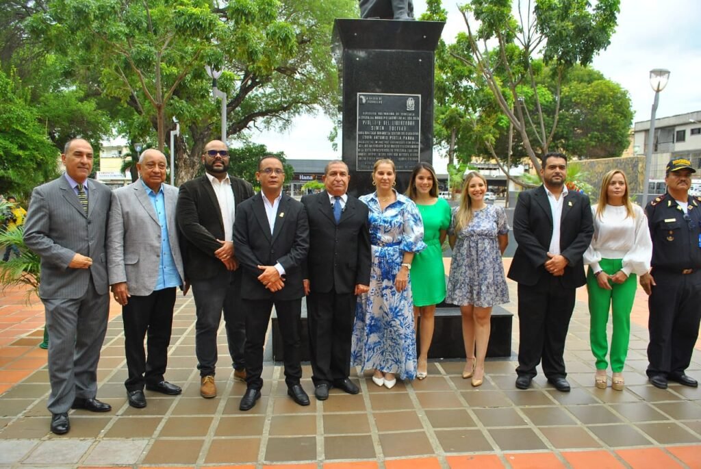 Conmemoran 212 años de la Independencia con emotivo acto en Lagunillas