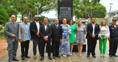 Conmemoran 212 años de la Independencia con emotivo acto en Lagunillas