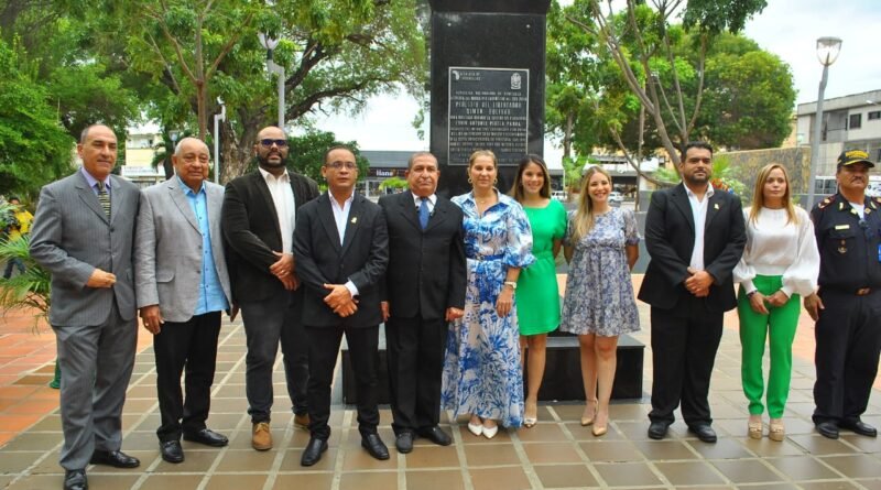 Conmemoran 212 años de la Independencia con emotivo acto en Lagunillas